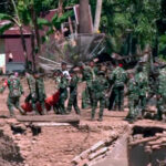 Na Indonésia, deslizamentos e chuvas já tiraram a vida de 500 pessoas