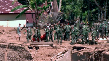 Na Indonésia, deslizamentos e chuvas já tiraram a vida de 500 pessoas