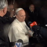 No Natal, que haja um dia de paz em todo o mundo, pede Papa