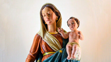 Basílica de São Pedro recebe imagem da Virgem para o período do Natal