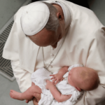 Papa: uma sociedade só é saudável quando protege a sacralidade da vida