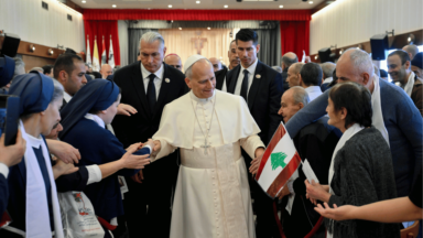 Papa em visita ao Hospital de la Croix: não esqueçam os mais frágeis