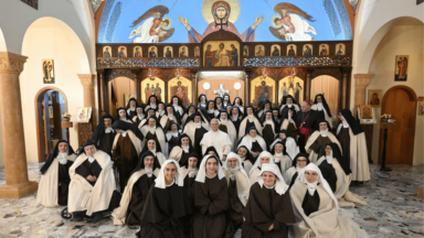 Papa Leão XIV visita as Irmãs Carmelitas da Theotokos