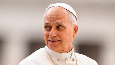 Papa aos peregrinos espanhóis: sigam Jesus com os exemplos dos santos