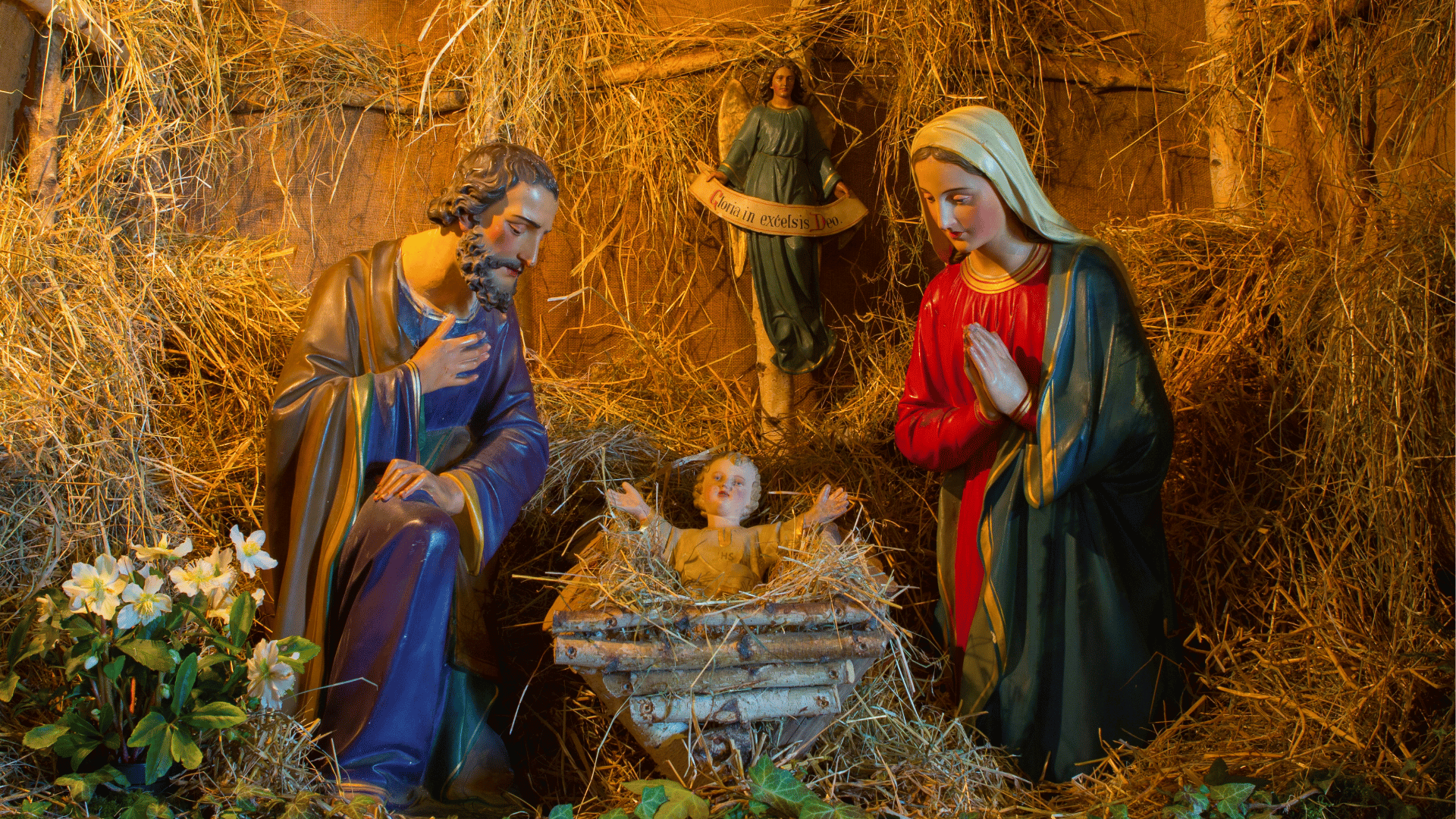 Presépio com a Sagrada Família: Menino Jesus na manjedoura, Maria e José em adoração, símbolo do nascimento de Cristo