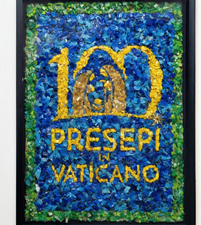 Quadro colorido da exposição 100 Presépios no Vaticano, montado com pequenos fragmentos decorativos