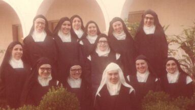 Papa avança causas dos santos e religiosa brasileira se torna venerável