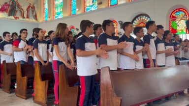 Alunos participam de missa em ação de graças a Dom Bosco