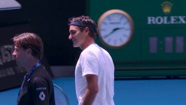 Lenda do tênis volta à quadras em jogo comemorativo na Austrália