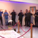 Padres se reúnem em momento de oração no túmulo de Padre Jonas Abib