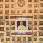 Igreja atrai visitantes com pinturas no teto dos 267 papas