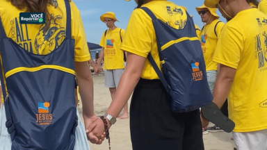 Jovens da RCC de Santa Catarina promovem evangelização na praia