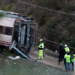 Buscas e resgate continuam em local do acidente ferroviário na Espanha