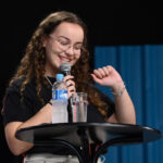 Dignidade e fé marcam pregação de Gabi Barone no Revolução Jesus