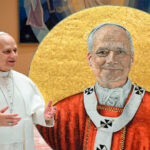 Tradição: Estúdio de Mosaicos do Vaticano entrega peça ao Papa