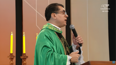 Padre exorta famílias a superarem brigas, cinismo, inveja e competição