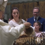 Papa batiza 20 crianças e frisa: “a fé é mais do que necessária para viver”