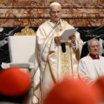 Papa aos cardeais: discernimento conjunto pelo bem do Povo de Deus