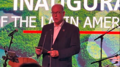 Papa encontra-se com o príncipe Alberto II de Mônaco