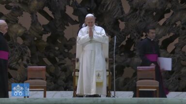 Papa convida os fiéis a lerem a Bíblia em todas as circunstâncias da vida