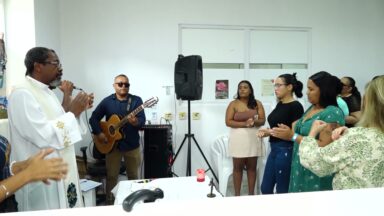 Fiéis participam de missa em ação de graças pelo Dia Mundial do Enfermo