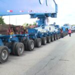 Trânsito na Via Dutra é impactado por carreta gigante