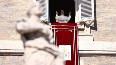 Papa convida à escuta de Deus: silenciemos um pouco TVs e celulares