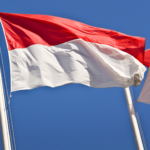 a bandeira de Mônaco, em vermelho e branco