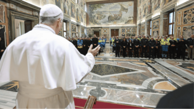 Papa: servir com alegria e simplicidade, alheios à lógica de poder