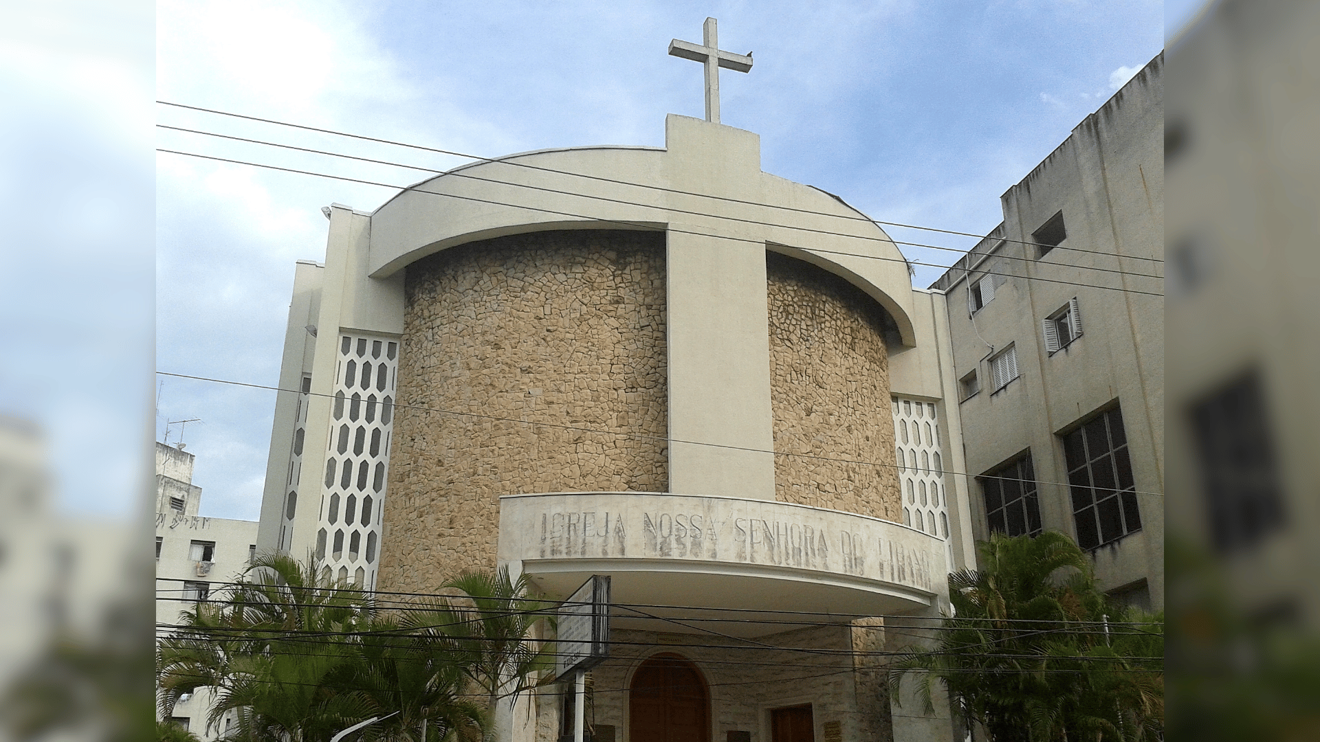 A imagem ilustra a Catedral de Nossa Senhora do Líbano, em São Paulo.
