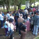 Peregrinos meditam a Via-Sacra na sede da Canção Nova