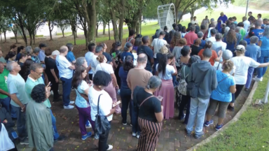 Peregrinos meditam a Via-Sacra na sede da Canção Nova