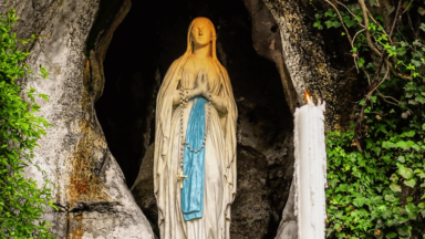 Por que Nossa Senhora de Lourdes é a padroeira dos enfermos?