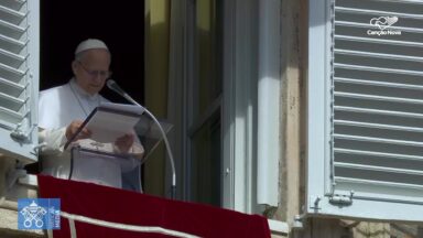 Leão XIV se reúne com 25 mil peregrinos para Oração do Angelus