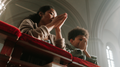 A formação cristã requer paciência, escuta e testemunho, enfatiza Papa