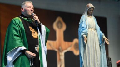 Padre Marcelo Rossi: somos vitoriosos pelo Sangue de Jesus