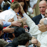 Papa na catequese: a Palavra de Deus ilumina as decisões da vida