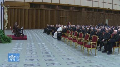 Pregador da Casa Pontifícia destaca fé transmitida pelo diálogo e acolhida