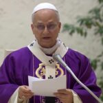 Papa, no Angelus, faz um forte apelo pela paz mundial