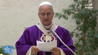 Papa, no Angelus, faz um forte apelo pela paz mundial