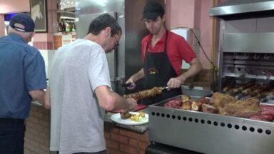 Está mais caro comer fora de casa, segundo índice do IBGE