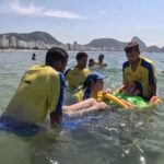 Projeto Praia Para Todos leva o mar para pessoas com deficiência