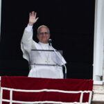 Papa no Angelus: A fé abre nossos olhos para a humanidade sofredora