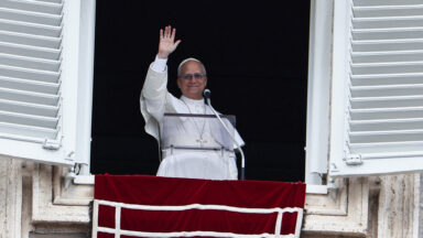 Papa no Angelus: A fé abre nossos olhos para a humanidade sofredora