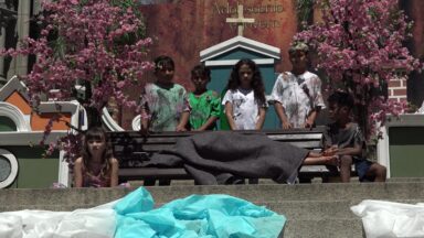 Pastoral do Menor realiza Via Sacra com crianças e adolescentes