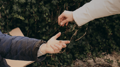 Esmola: é preciso ajudar quem nos pede o necessário para viver, diz frei