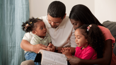 “Amoris Laetitia é uma retomada positiva da vocação ao amor”, diz padre