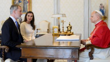Papa Leão XIV recebe a família real espanhola em audiência