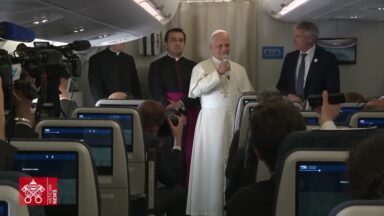 Papa fala sobre bênção a casais em situações irregulares