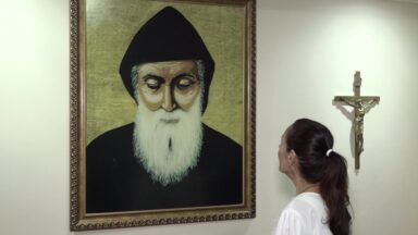 Eremita libanês inspira esperança em meio à guerra no Oriente Médio